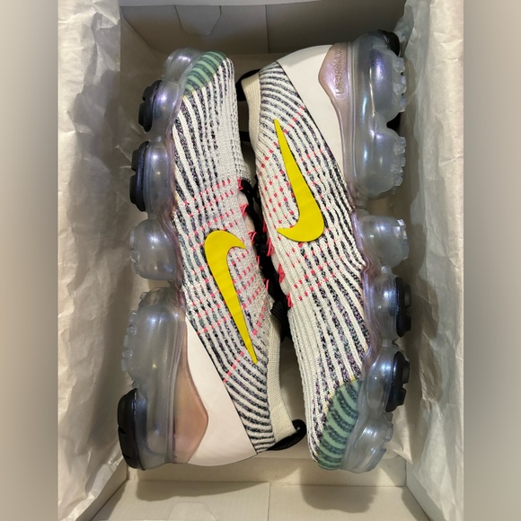 Nike Air Vapormax Flyknit 3 - Picture 9 of 11